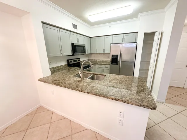 $2,500 | 6434 Emerald Dunes Drive, Unit 203, West Palm Beach, FL 33411
