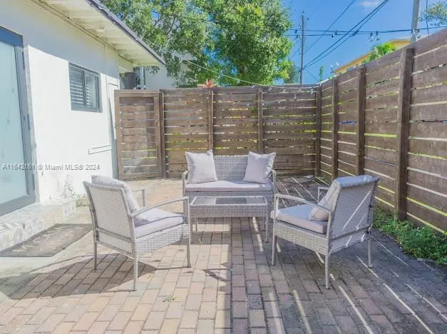 $1,500,000 | 824 Northeast 4th Street, Unit 16, Fort Lauderdale, FL 33301