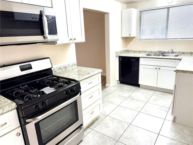 $2,895 | 16936 Baseline Avenue, Fontana, CA 92336