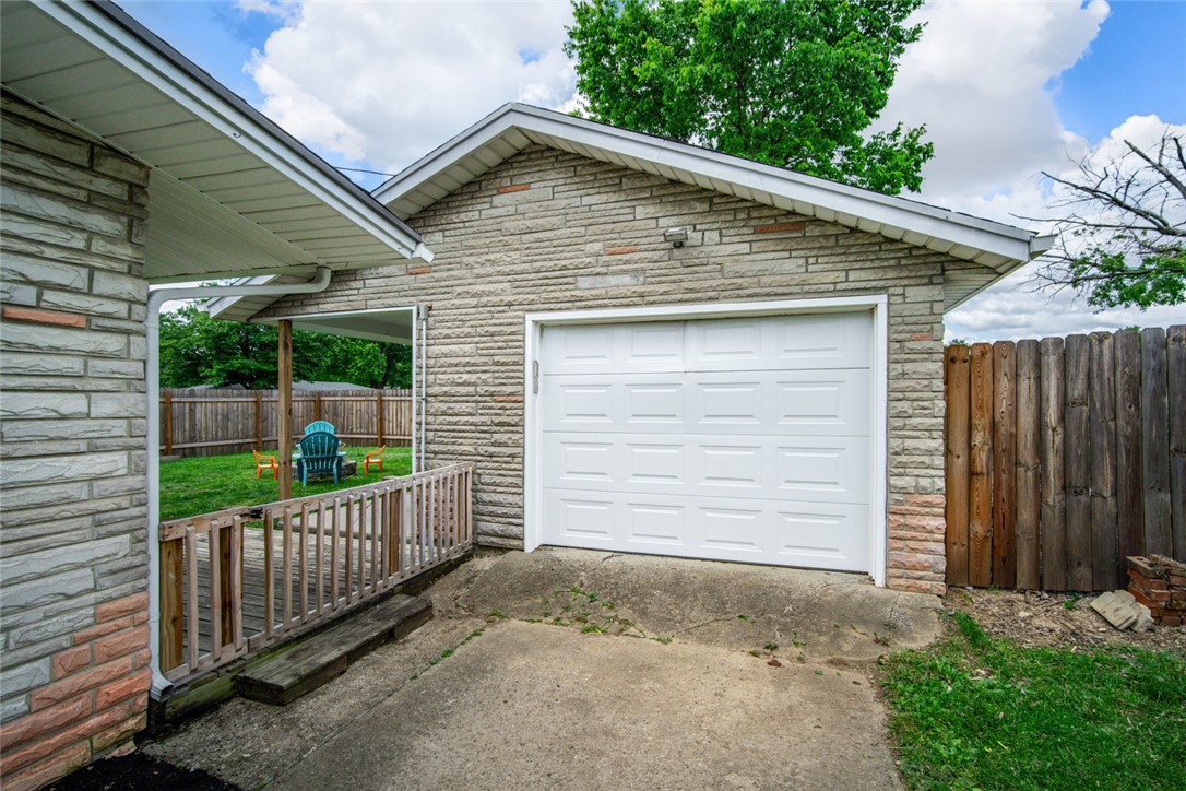 1189 Share Drive Riverside, OH 45432 - Photo 3 of 33