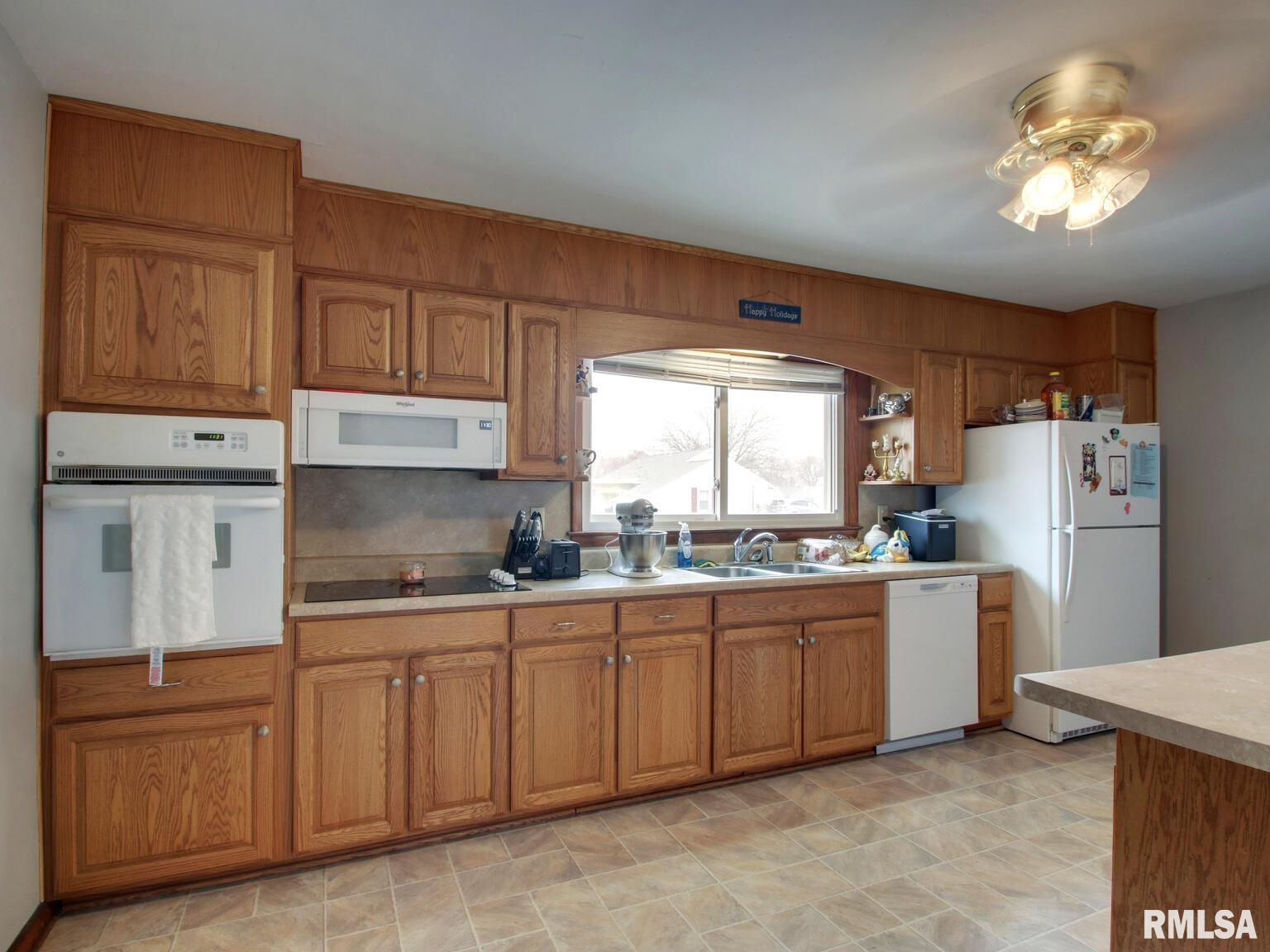 916 North 36th Street Quincy, IL 62305 - Photo 3 of 29