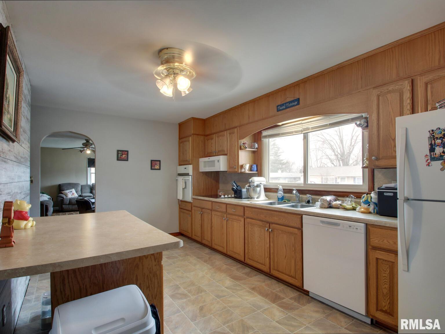 916 North 36th Street Quincy, IL 62305 - Photo 5 of 29