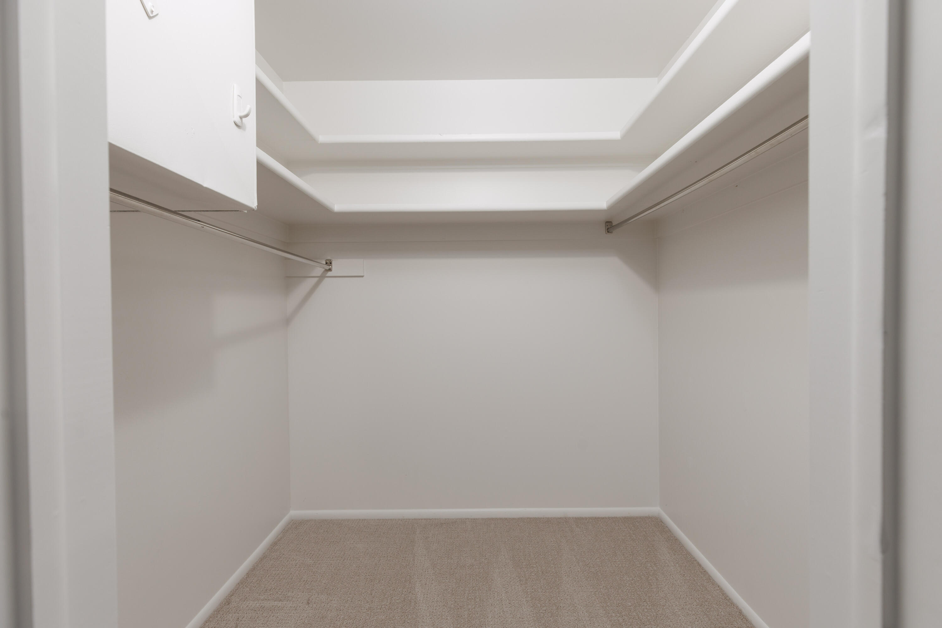 539 Diagonal Street St. George, UT 84770 - Photo 21 of 40 22 - Primary Bedroom Walk In Closet