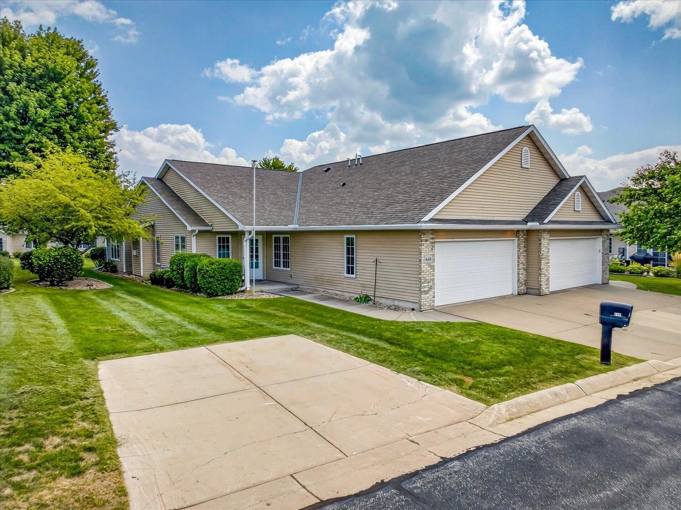 640 Springbrook Circle DeForest, WI 53532 - Photo 7 of 41 Gallery Image 7