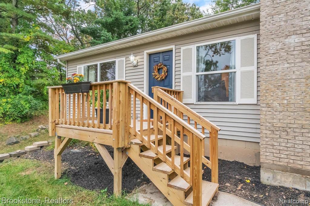 927 Frank Road Lake Orion, MI 48362 - Photo 5 of 44 Gallery Image 5