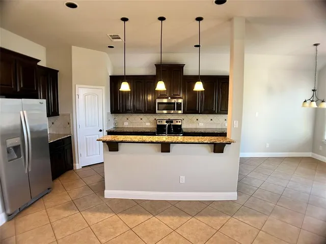 $369,990 | 1525 Avenue A, Grand Prairie, TX 75051