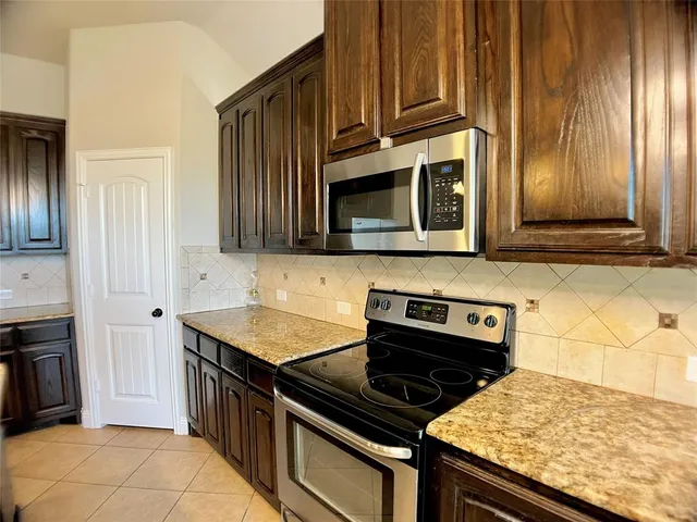 $369,990 | 1525 Avenue A, Grand Prairie, TX 75051