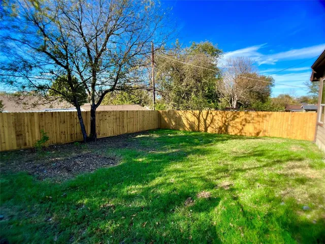 $369,990 | 1525 Avenue A, Grand Prairie, TX 75051