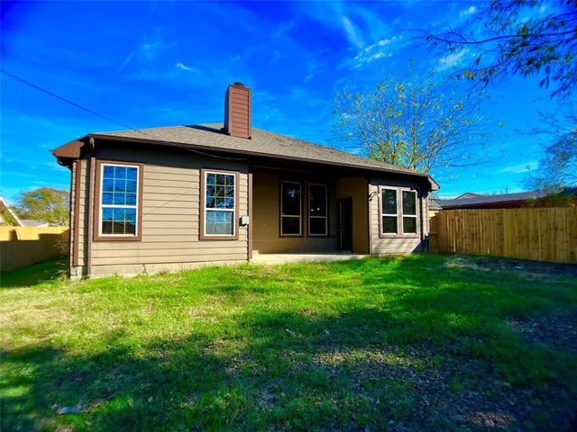 $369,990 | 1525 Avenue A, Grand Prairie, TX 75051