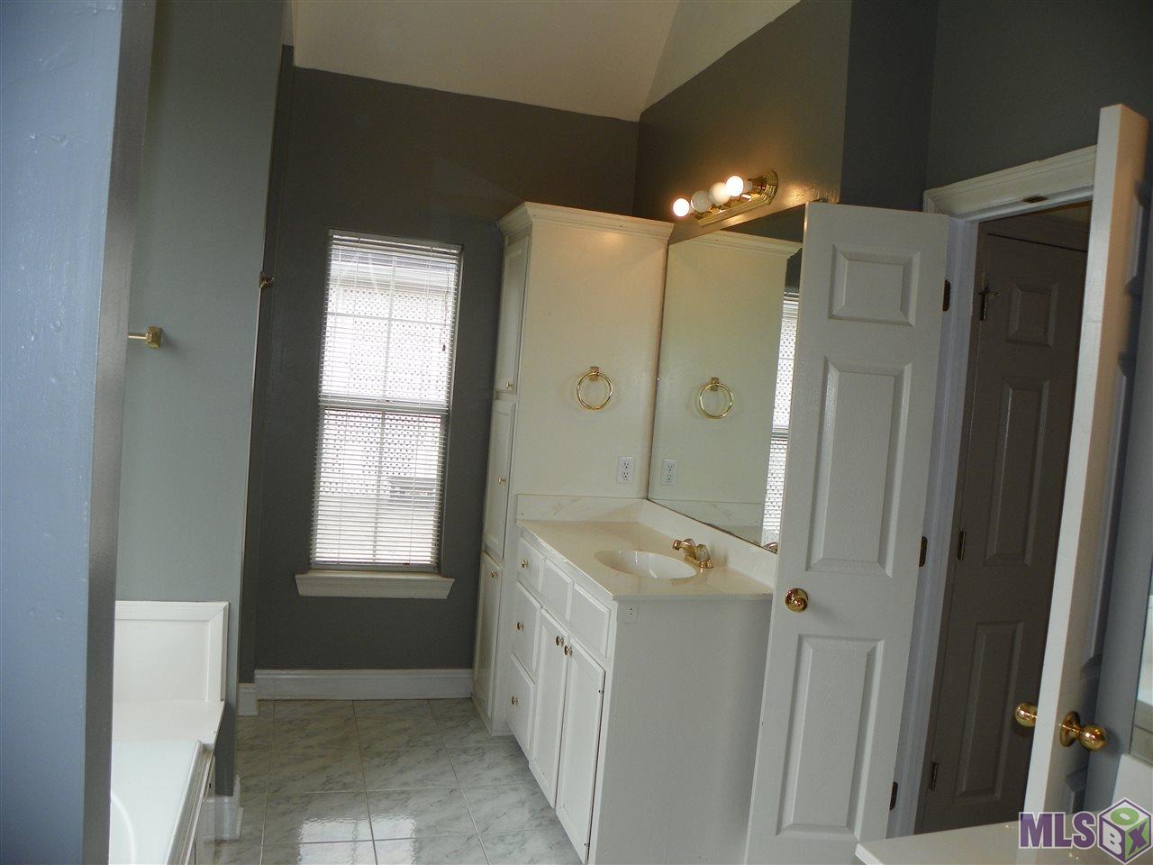 1011 Springlake Drive Baton Rouge, LA 70810 - Photo 32 of 41