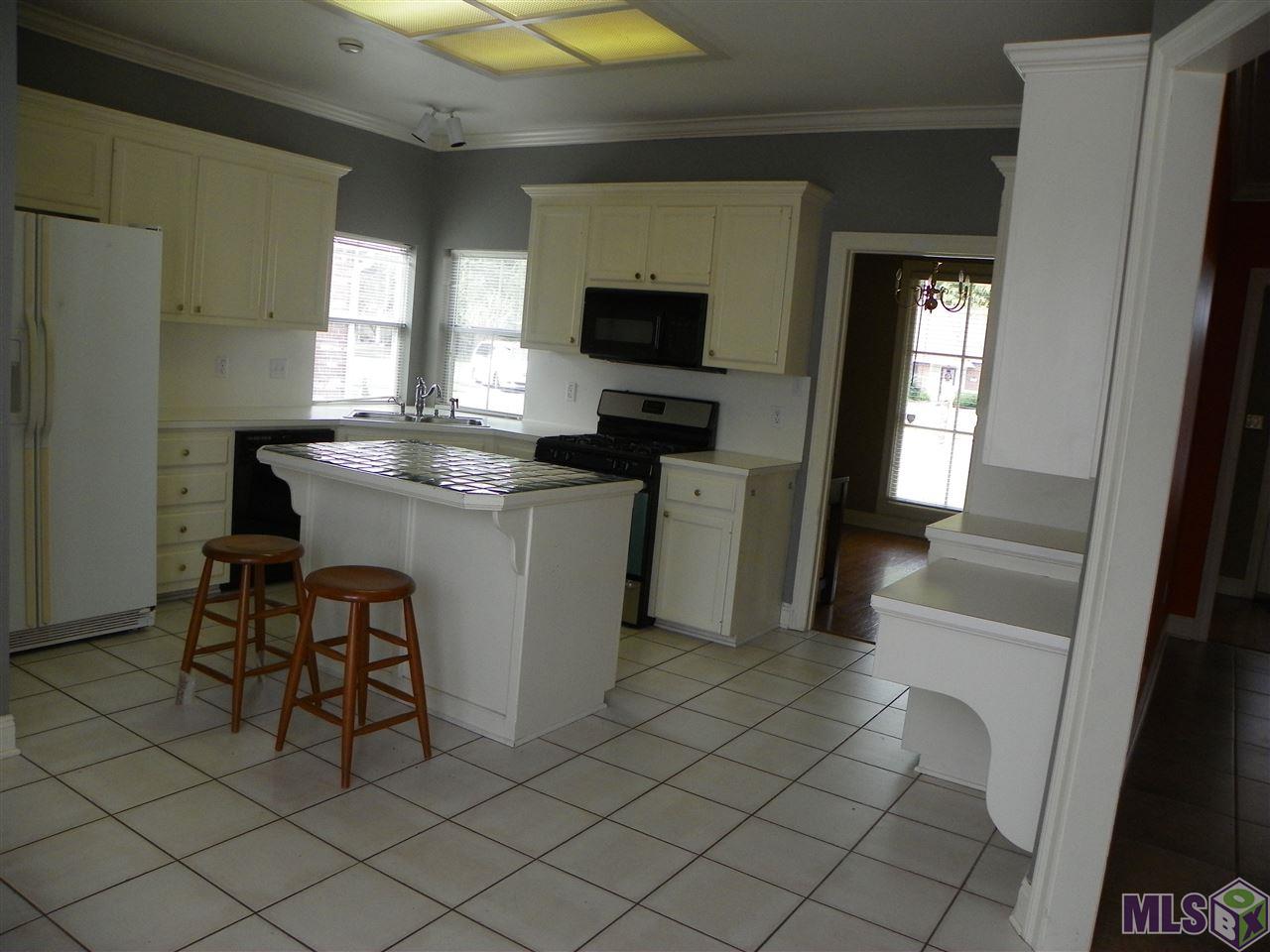 1011 Springlake Drive Baton Rouge, LA 70810 - Photo 7 of 41