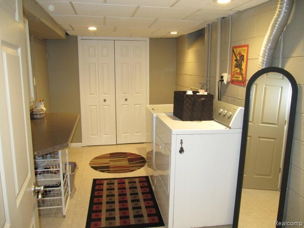 469 Willow Tree Lane Rochester, MI 48306 - Photo 20 of 25 Spacious Laundry