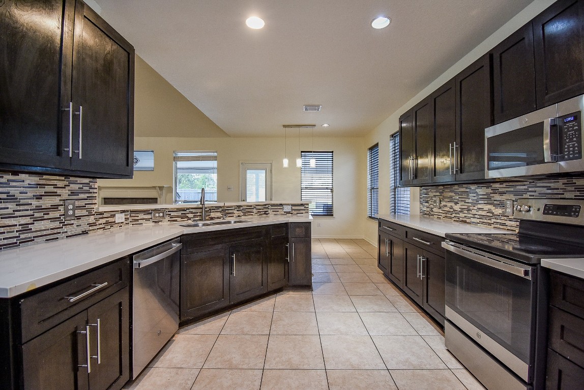 6323 Haddock Court Houston, TX 77041 - Photo 18 of 37