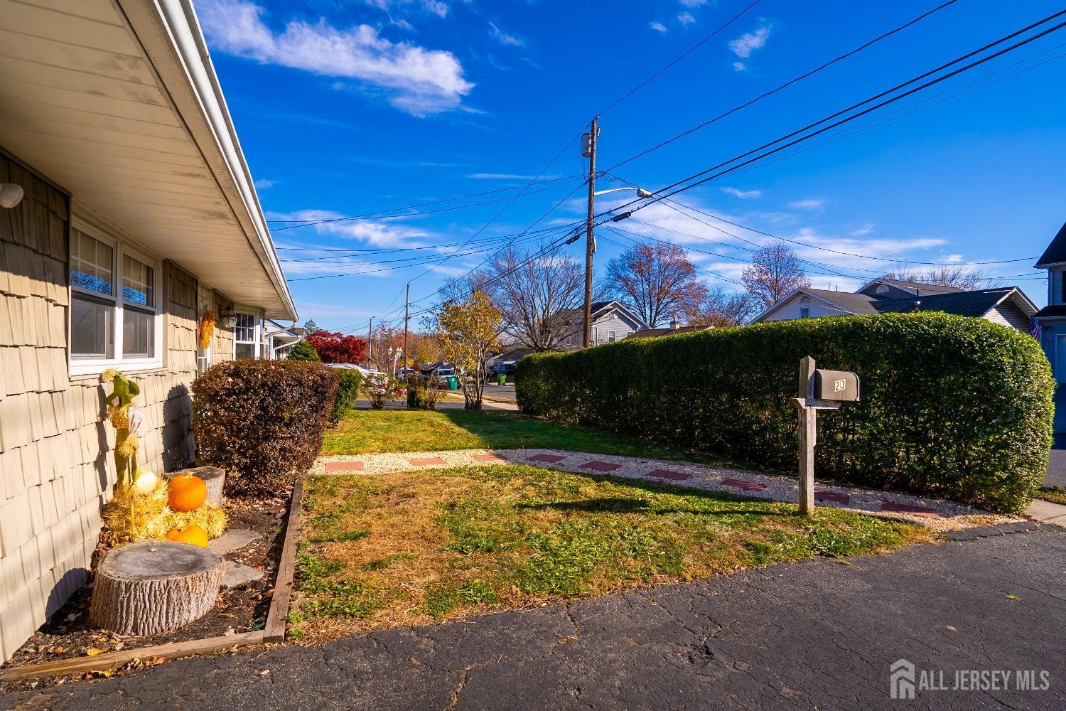 23 Winthrop Road Edison, NJ 08817 - Photo 18 of 29 a view of a basketball court