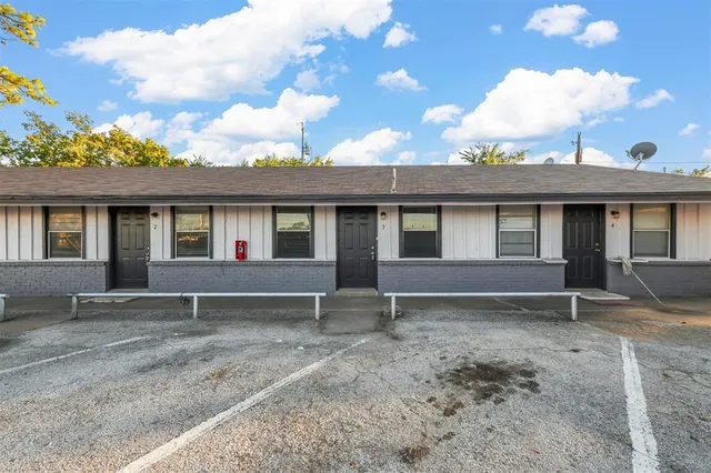 $795 | 1585 North Mill Street, Unit 6, Lewisville, TX 75057