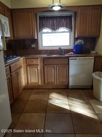 $1,275,000 | 45 Penn Avenue | Oakwood Heights