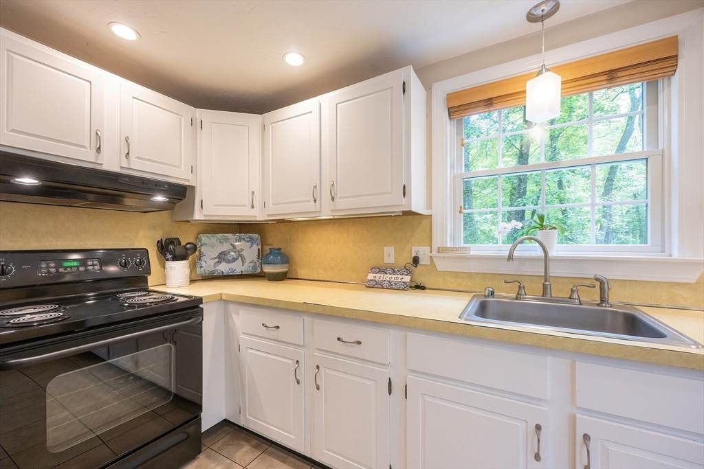 190 Sheldon Road Wrentham, MA 02093 - Photo 6 of 39 Gallery Image 6