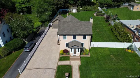 $849,999 | 16 West Street, West Islip, NY 11795