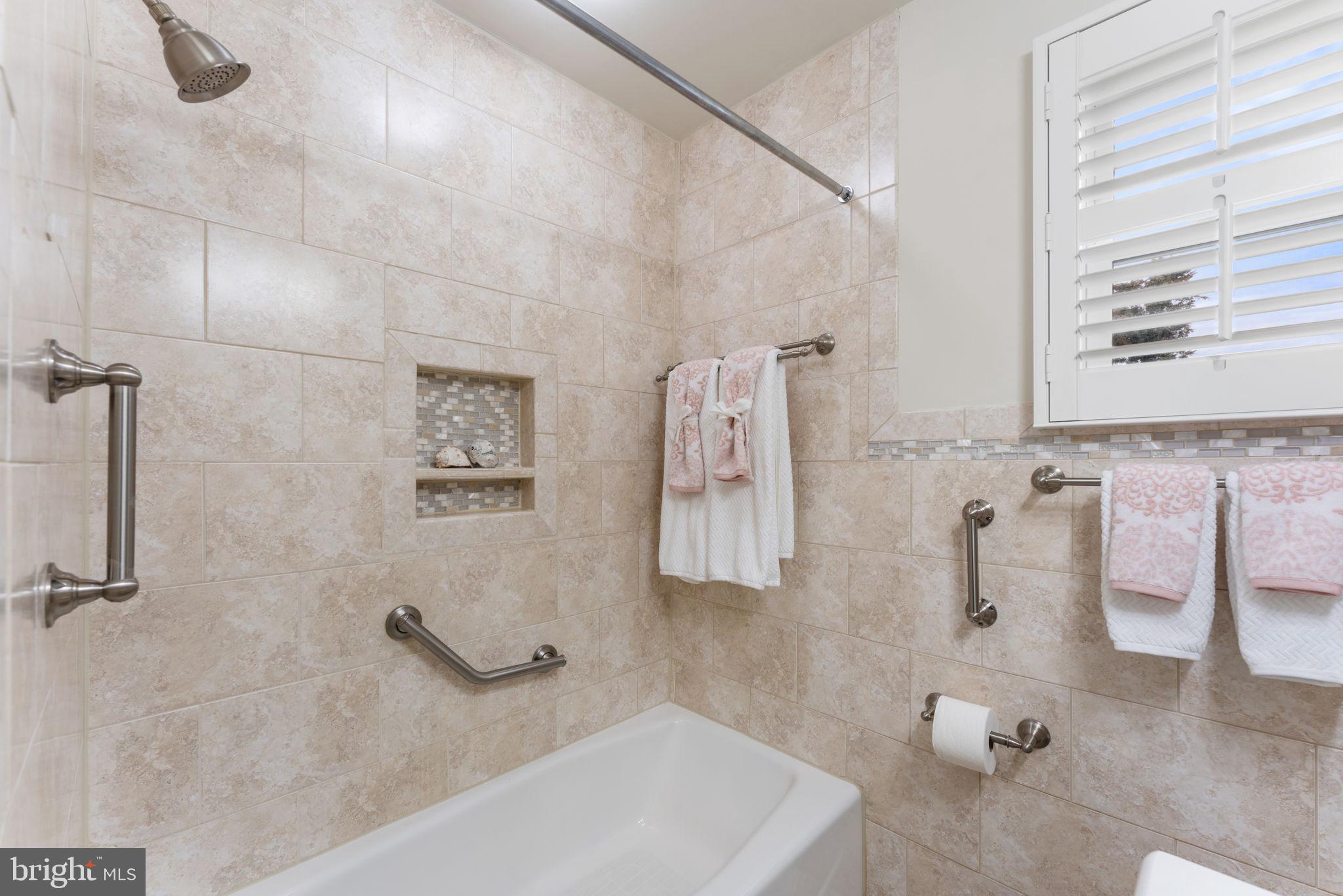 1406 F Street Woodbridge, VA 22191 - Photo 19 of 46 Full Bath Main Level