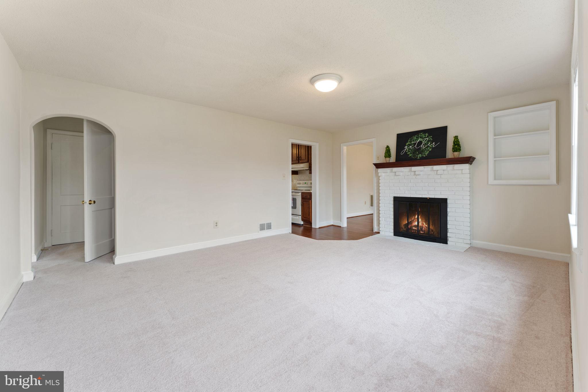1406 F Street Woodbridge, VA 22191 - Photo 4 of 46 Charming Living Room