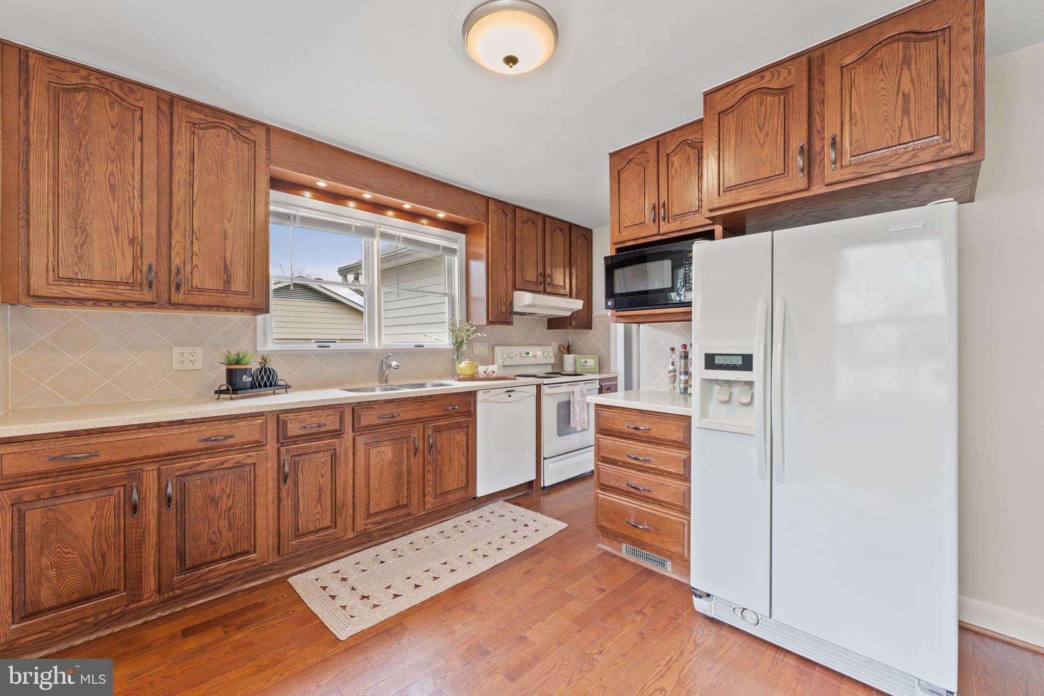 1406 F Street Woodbridge, VA 22191 - Photo 9 of 46 Eat-in Kitchen
