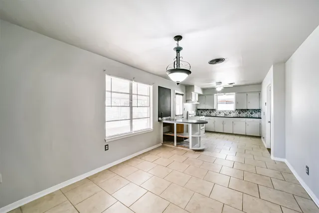 $1,750 | 610 South Belknap Street, Sugar Land, TX 77478