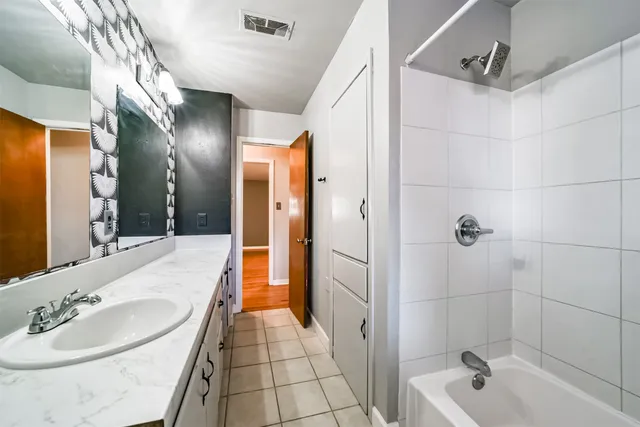 $1,750 | 610 South Belknap Street, Sugar Land, TX 77478