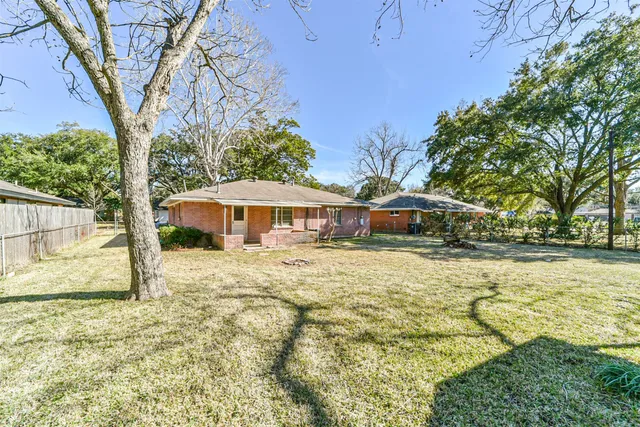 $1,750 | 610 South Belknap Street, Sugar Land, TX 77478