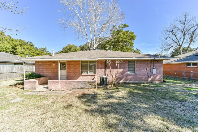 $1,750 | 610 South Belknap Street, Sugar Land, TX 77478