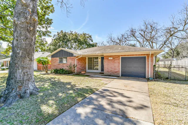 $1,750 | 610 South Belknap Street, Sugar Land, TX 77478