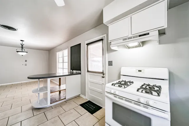 $1,750 | 610 South Belknap Street, Sugar Land, TX 77478