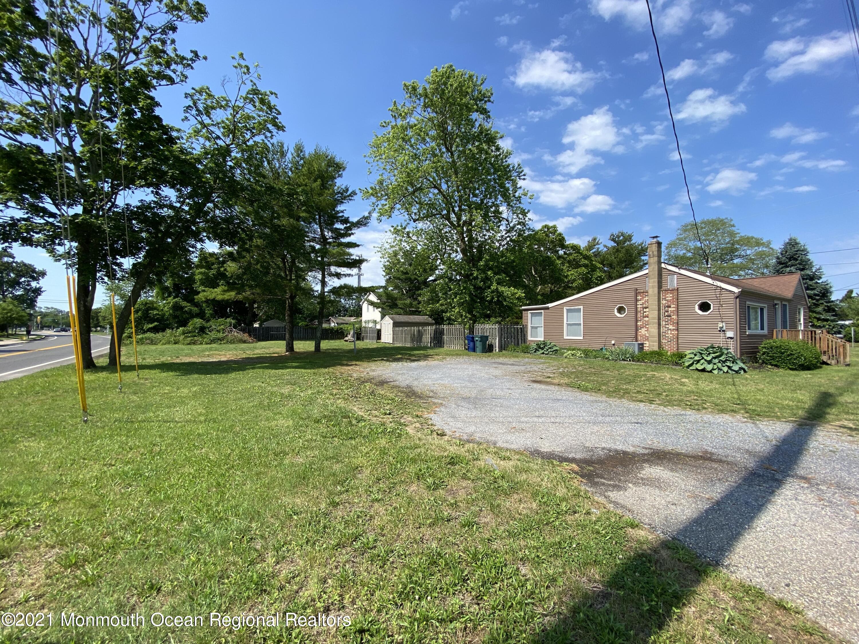 101 Stage Road Little Egg Harbor, NJ 08087 - Photo 28 of 33 Side yard view