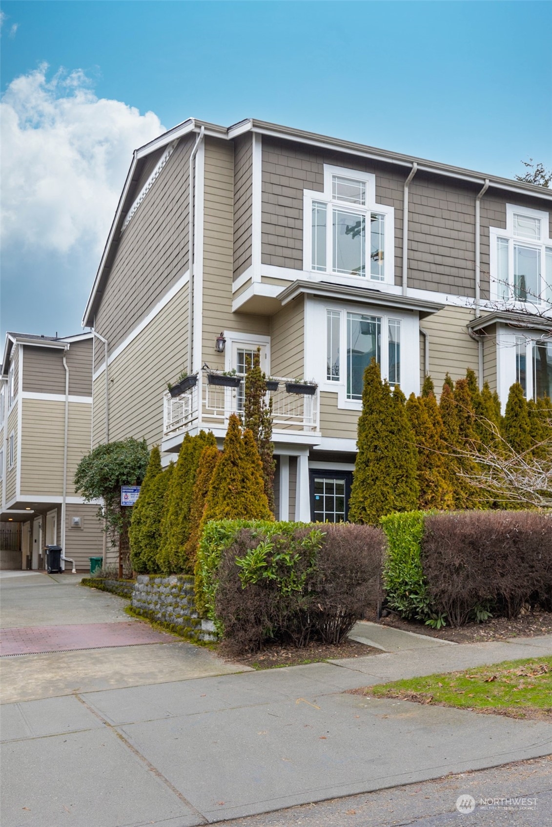 1402 East Olive Street Seattle, WA 98122 - Photo 2 of 31