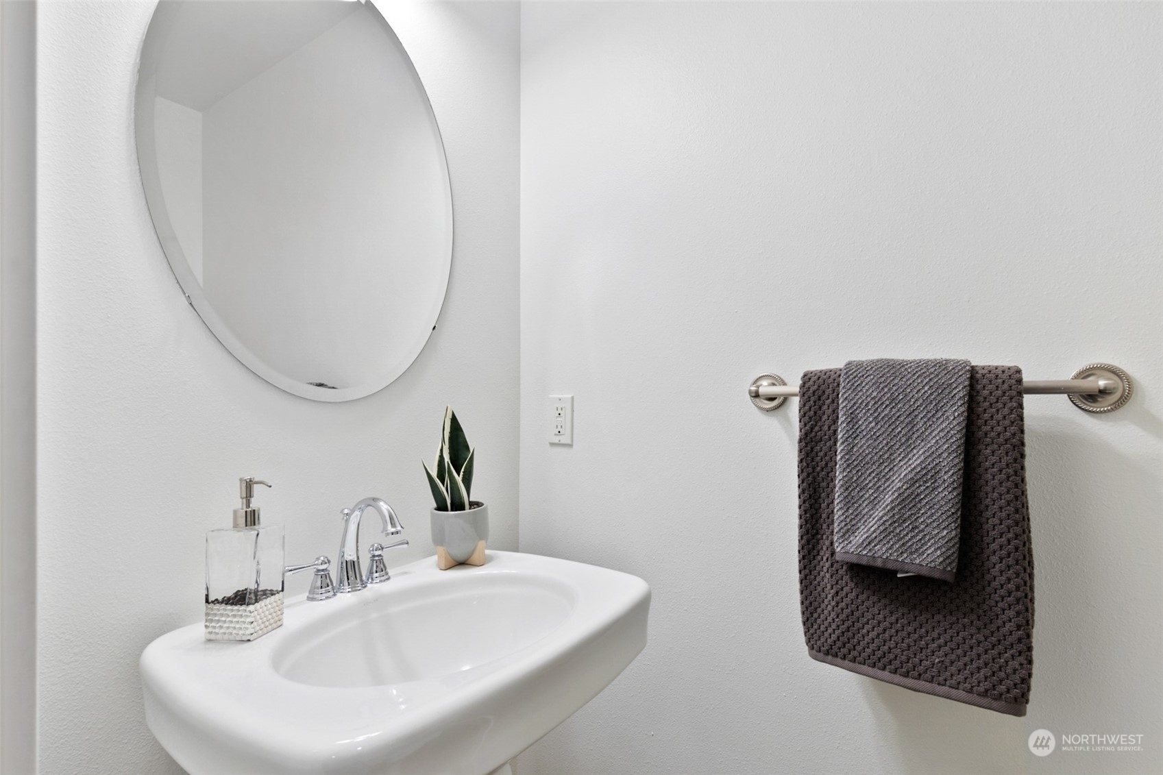 1402 East Olive Street Seattle, WA 98122 - Photo 9 of 31