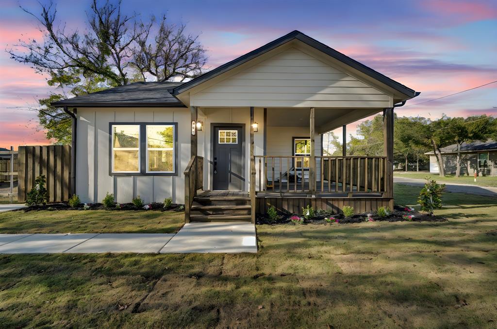a view of a house with backyard and sitting area