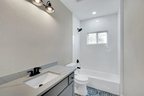 $294,900 | 401 Poplar Street, Italy, TX 76651