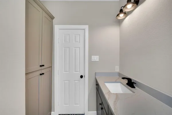 $294,900 | 401 Poplar Street, Italy, TX 76651