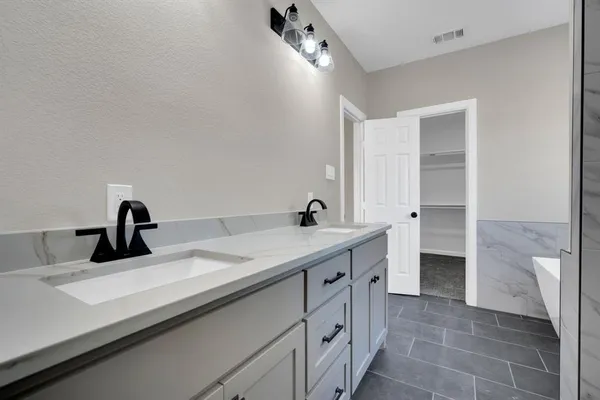 $294,900 | 401 Poplar Street, Italy, TX 76651