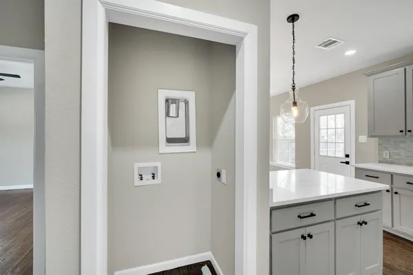 $294,900 | 401 Poplar Street, Italy, TX 76651