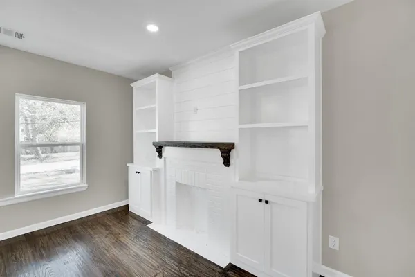 $294,900 | 401 Poplar Street, Italy, TX 76651