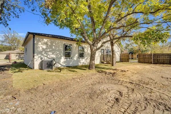 $294,900 | 401 Poplar Street, Italy, TX 76651