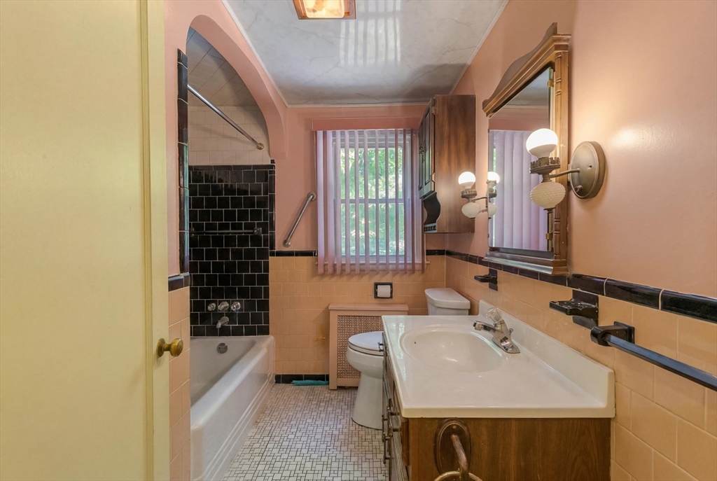 27 Kinnicutt Road Worcester, MA 01602 - Photo 17 of 38