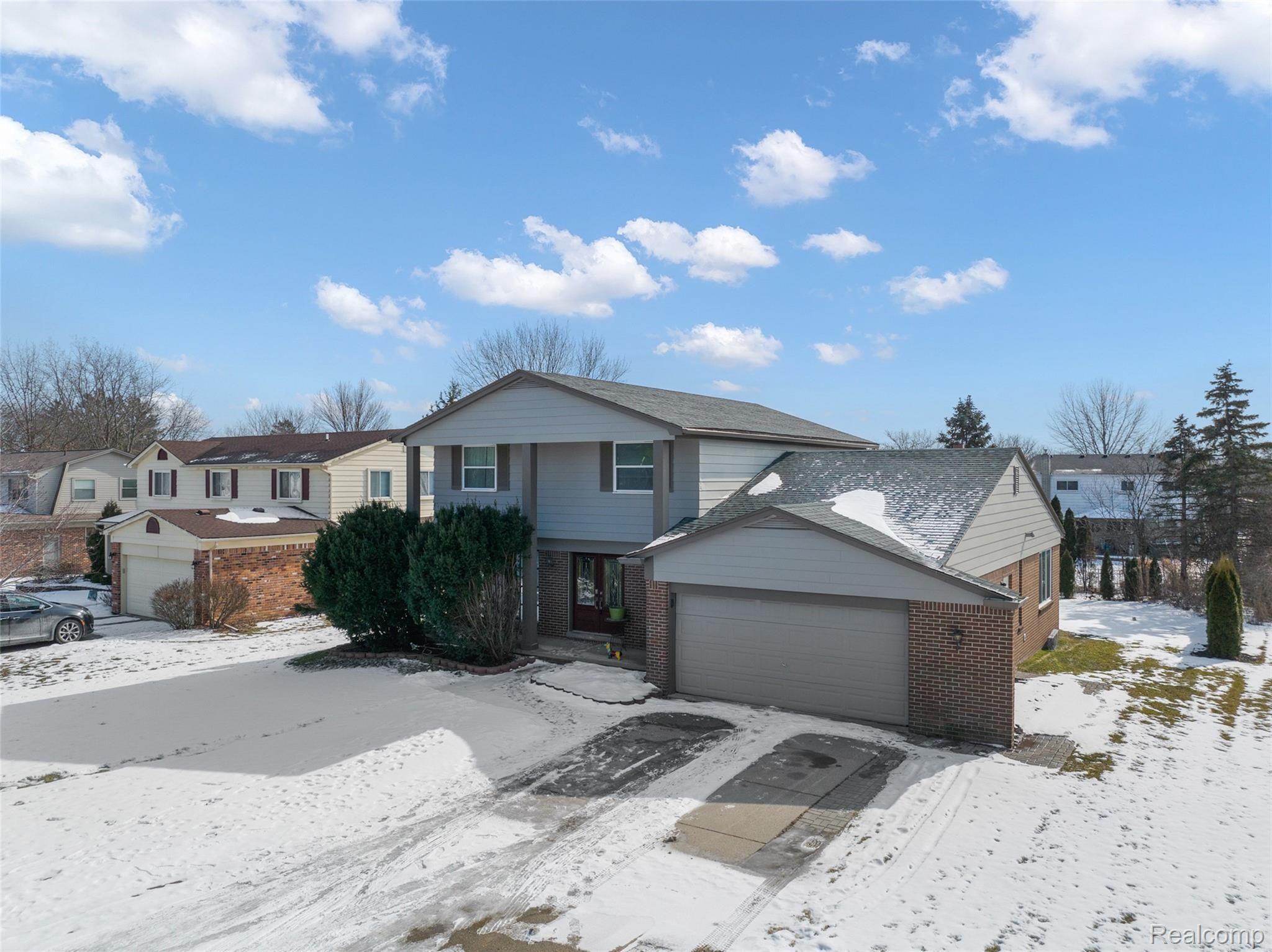 638 Abbey Court Rochester, MI 48307 - Photo 2 of 40 638 Abbey Ct-2.jpg