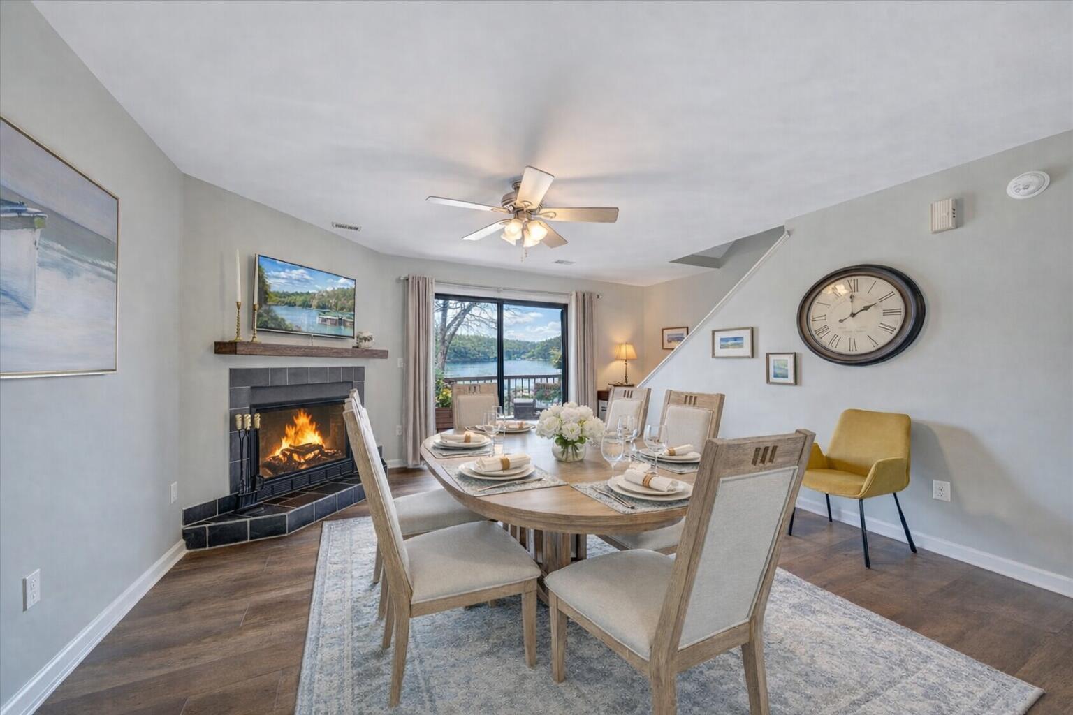 506 Harbor Ridge Drive Goodview, VA 24095 - Photo 16 of 39 Dining/Living Area - entry level