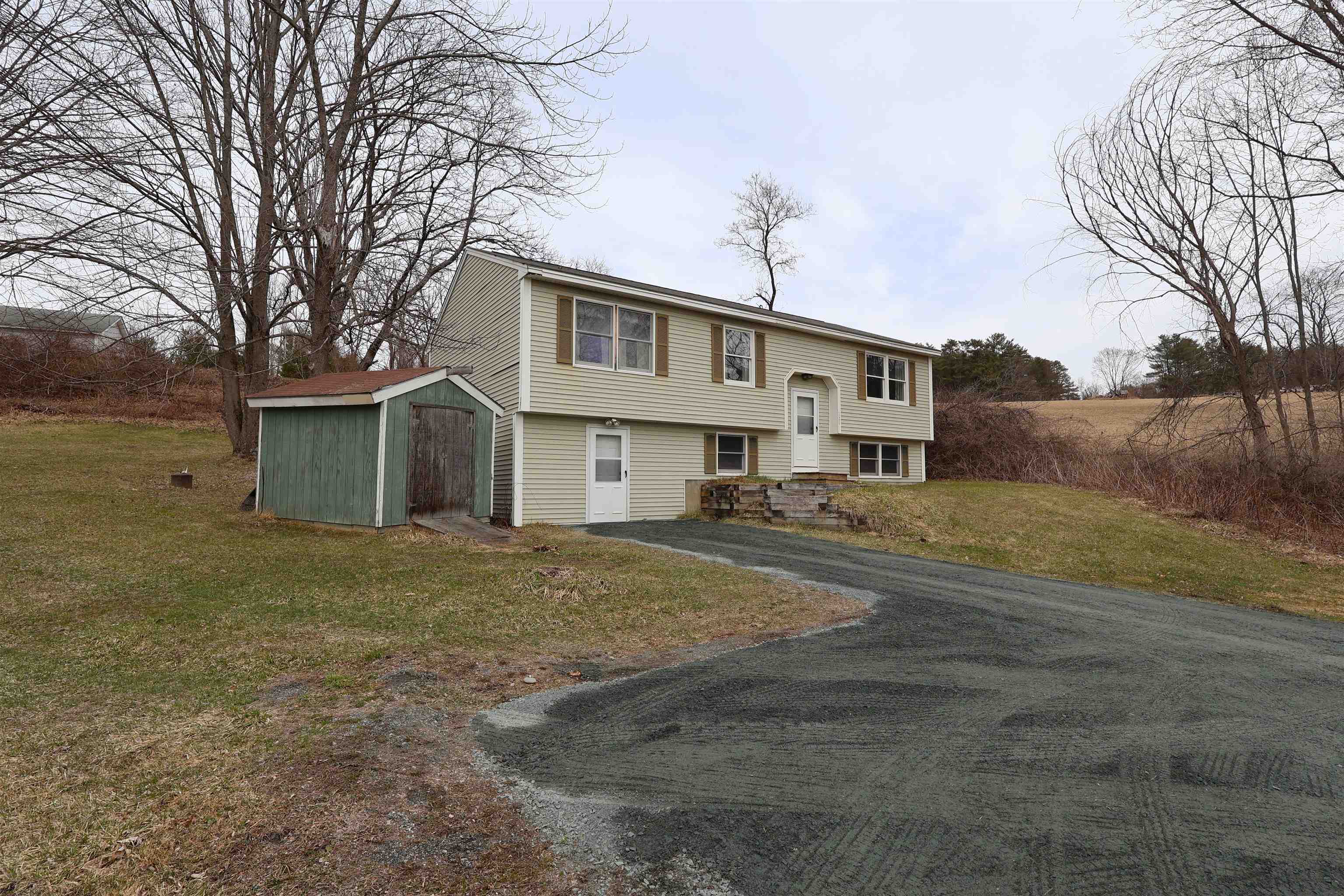 121 Truell Road Hartford, VT 05001 - Photo 3 of 31 Gallery Image 3