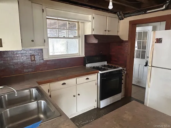 $360,000 | 6 Erin Court, Cornwall, NY 12518