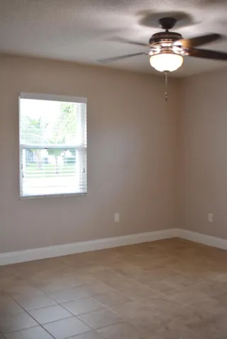 $3,800 | 826 Palama Way, Lantana, FL 33462