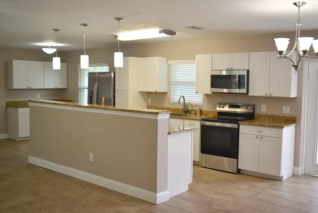 $3,800 | 826 Palama Way, Lantana, FL 33462