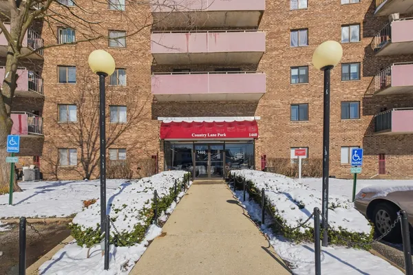 $1,400 | 1460 Fairlane Drive, Unit 228, Schaumburg, IL 60193