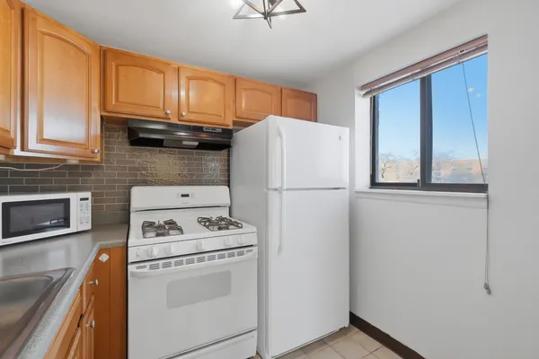 $1,400 | 1460 Fairlane Drive, Unit 228, Schaumburg, IL 60193